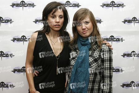 Leah Cairns, Nicki Clyne