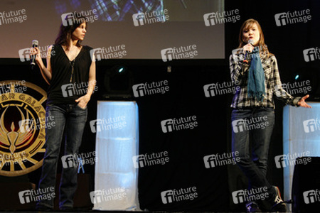 Leah Cairns, Nicki Clyne