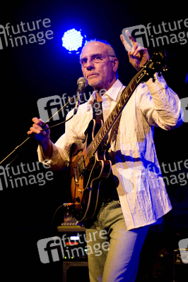 Larry Carlton