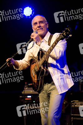 Larry Carlton