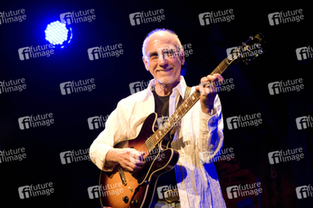 Larry Carlton