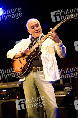 Larry Carlton