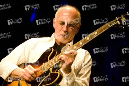 Larry Carlton