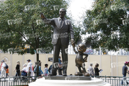 Statue von Walt Disney und Mickey Mouse