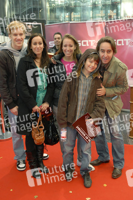 Fanny Landuris mit Freund Nick, Isabella Landuris, Dieter Landuris mit Neffe Moritz