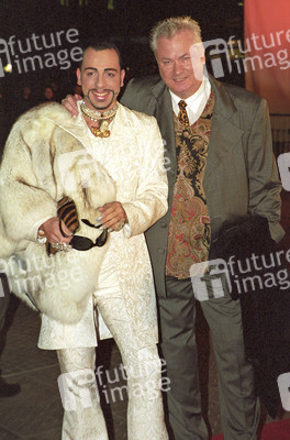 Harald Glööckler mit Begleitung