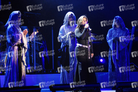 Carolin Fortenbacher und Gregorian