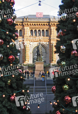 Hauptbahnhof und Ernst-August-Denkmal