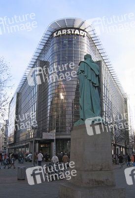 Schiller Denkmal vor Karstadt