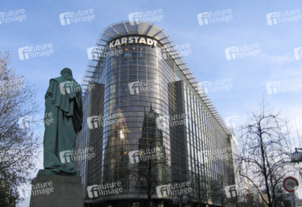 Schiller Denkmal vor Karstadt