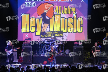 Suzi Quatro mit Band