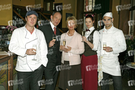 Bjarne Mädel, Michael Mendl, Christiane Hörbiger, Alexandra Kalweit, Eray Egilmez