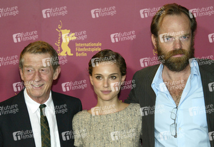 John Hurt, Natalie Portman, Hugo Weaving