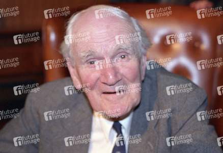 Desmond Llewelyn