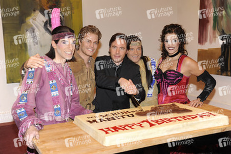 Michael Bully Herbig mit dem 'Der Schuh des Manitu'-Cast