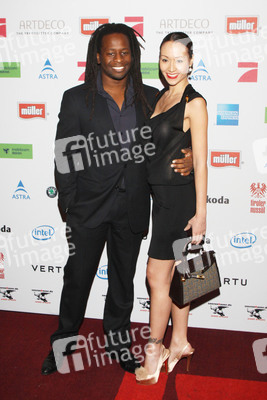 Mola Abedesi, Celia Kim