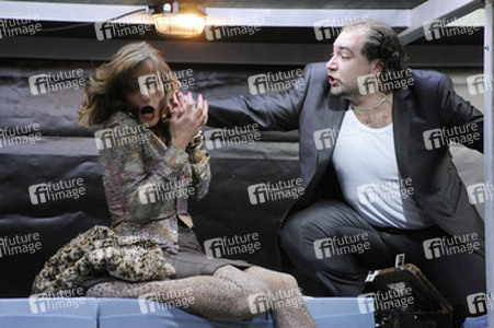 Anne Lebinsky, Roman Kanonik