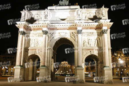 Arc de Triomphe du Carrousel und Louvre