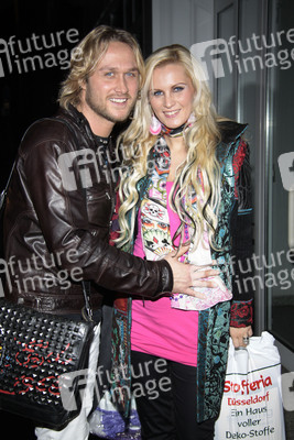 Nico Schwanz mit Freundin Juliett Giegler