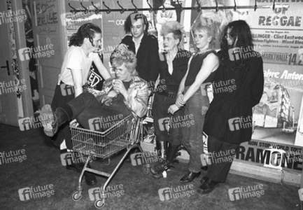 Gavin Friday, Dave-id, Pod, Strongman, Guggi, Dik Evans