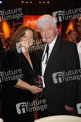 Gotthilf Fischer mit Begleitung