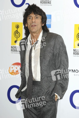 Ron Wood (The Birds, The Creation, The Jeff Beck Group, Faces, The Rolling Stones, The New Barbarians)