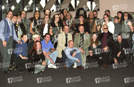 Larry Nemecek, Max Grodénchik, Lolita Fatjo, Richard Arnold, Dwight Schultz, Aron Eisenberg, Robert O'Reilly, Marina Sirtis, J.G. Hertzler, Jeff Rector mit Fans