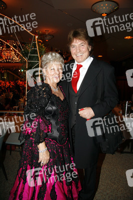 Reni Laur, Chris Roberts