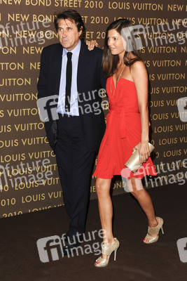 Bryan Ferry (Roxy Music) mit Begleitung