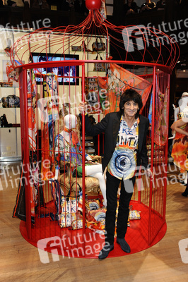 Ron Wood (Faces, Jeff Beck Group, The Rolling Stones)