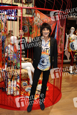 Ron Wood (Faces, Jeff Beck Group, The Rolling Stones)