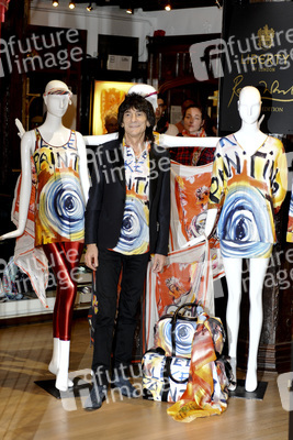 Ron Wood (Faces, Jeff Beck Group, The Rolling Stones)