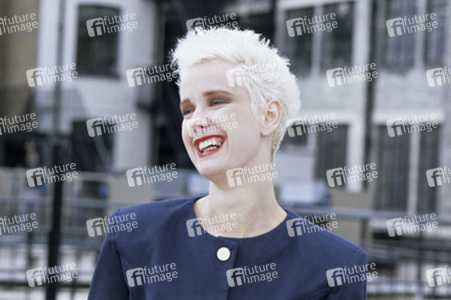 Modepräsentation mit Paula Yates in London