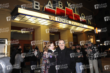 Carolyn Genzkow, Götz George