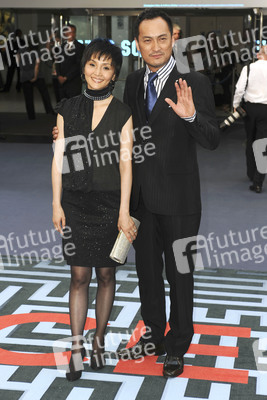 Ken Watanabe mit Begleitung