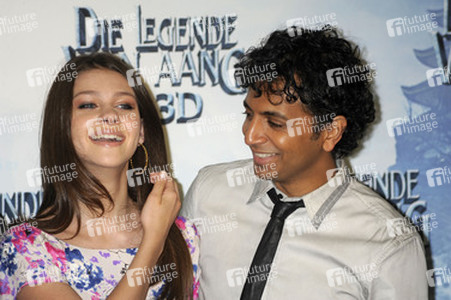 Nicola Peltz, M. Night Shyamalan