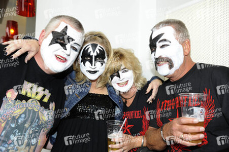 Kiss Fans