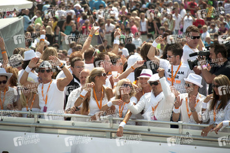 Fans auf der Loveparade 2010