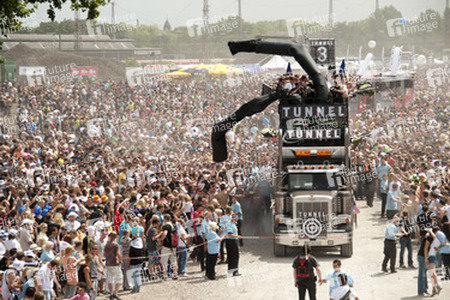 Fans auf der Loveparade 2010