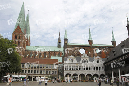 Rathausmarkt mit Marienkirche und Rathaus