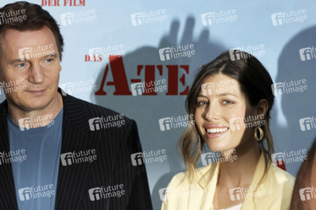 Liam Neeson, Jessica Biel