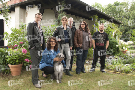 Ronald Kukulies, Tom Gerhardt, Hund Sunny, Ellenie Salvo González, Günter Knarr, Nadine Wrietz, Axel Stein
