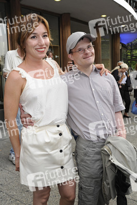 Lola Duenas, Sebastian Urbanski