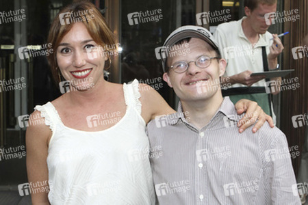 Lola Duenas, Sebastian Urbanski