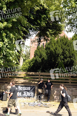 Rockfans im Dorf Wacken