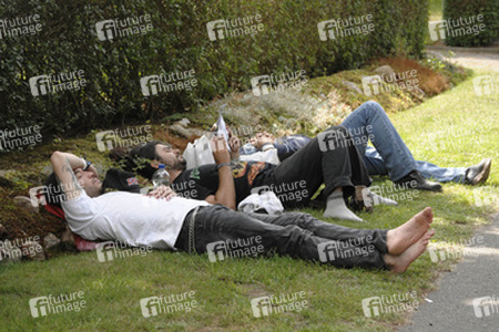 Rockfans im Dorf Wacken