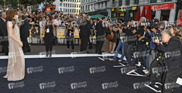 Angelina Jolie mit Fotografen