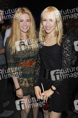 Julia Dietze mit Freundin