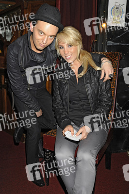 Annemarie Eilfeld mit Begleitung