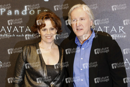Sigourney Weaver, James Cameron
